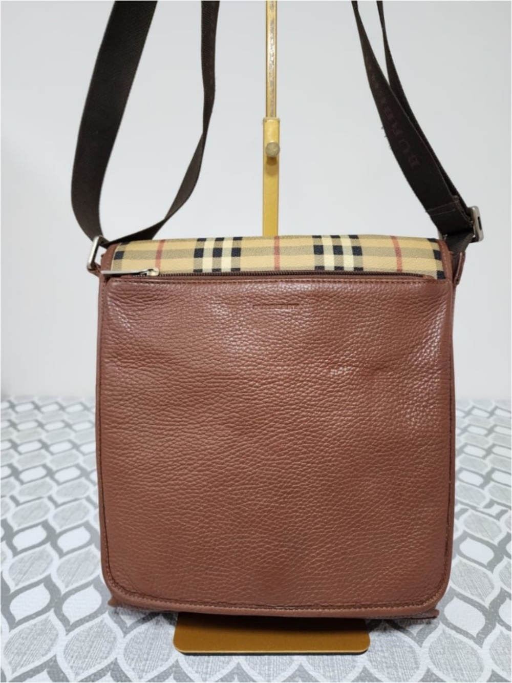 Authentic Burberry Vintage Haymarket Check Pebbled Messenger Bag Brown/Beige - Picture 14 of 14